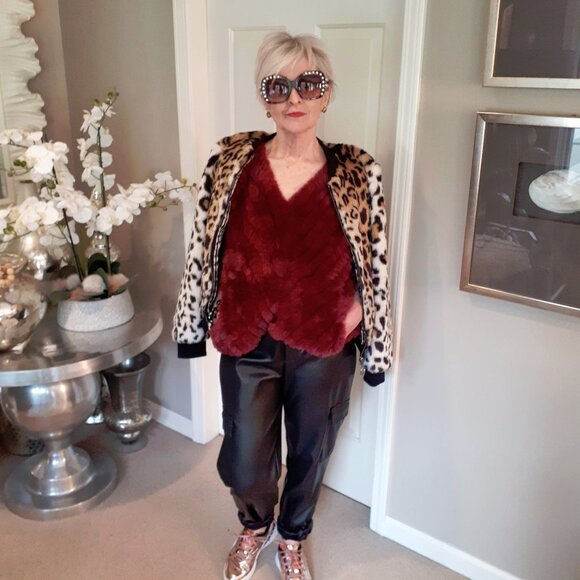 NWOT Love Token burgundy merlot faux fur sleeveless vest, L - Picture 3 of 7